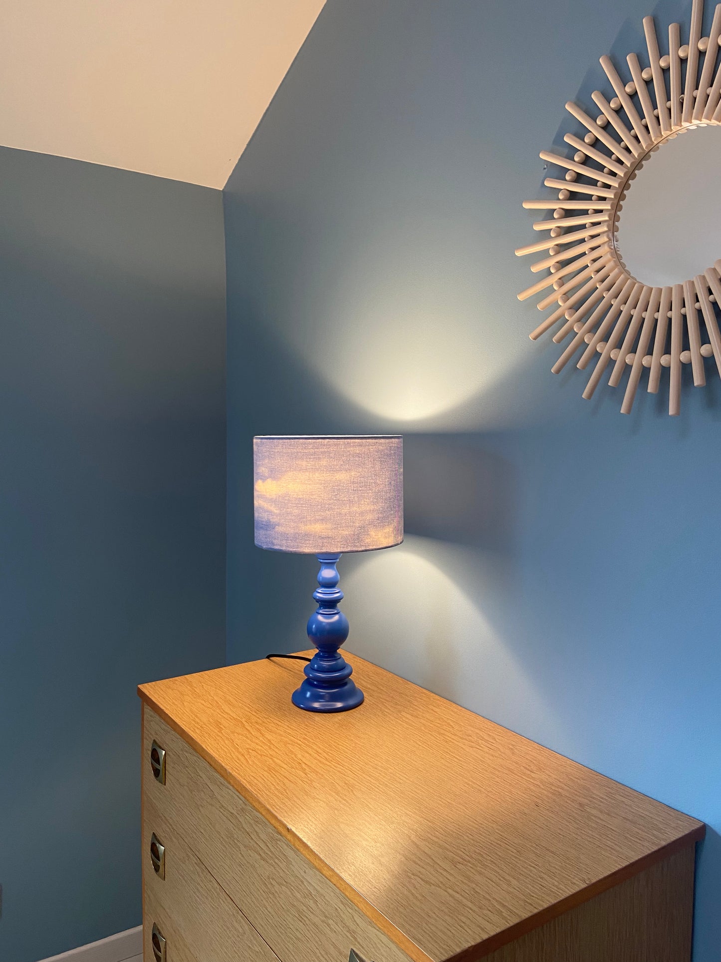 Lampe Créa CHACH pied bleu abat-jour CIEL