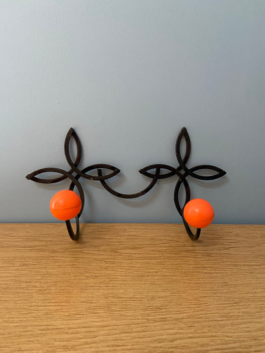 Patère fer forgé boules plastiques ORANGE