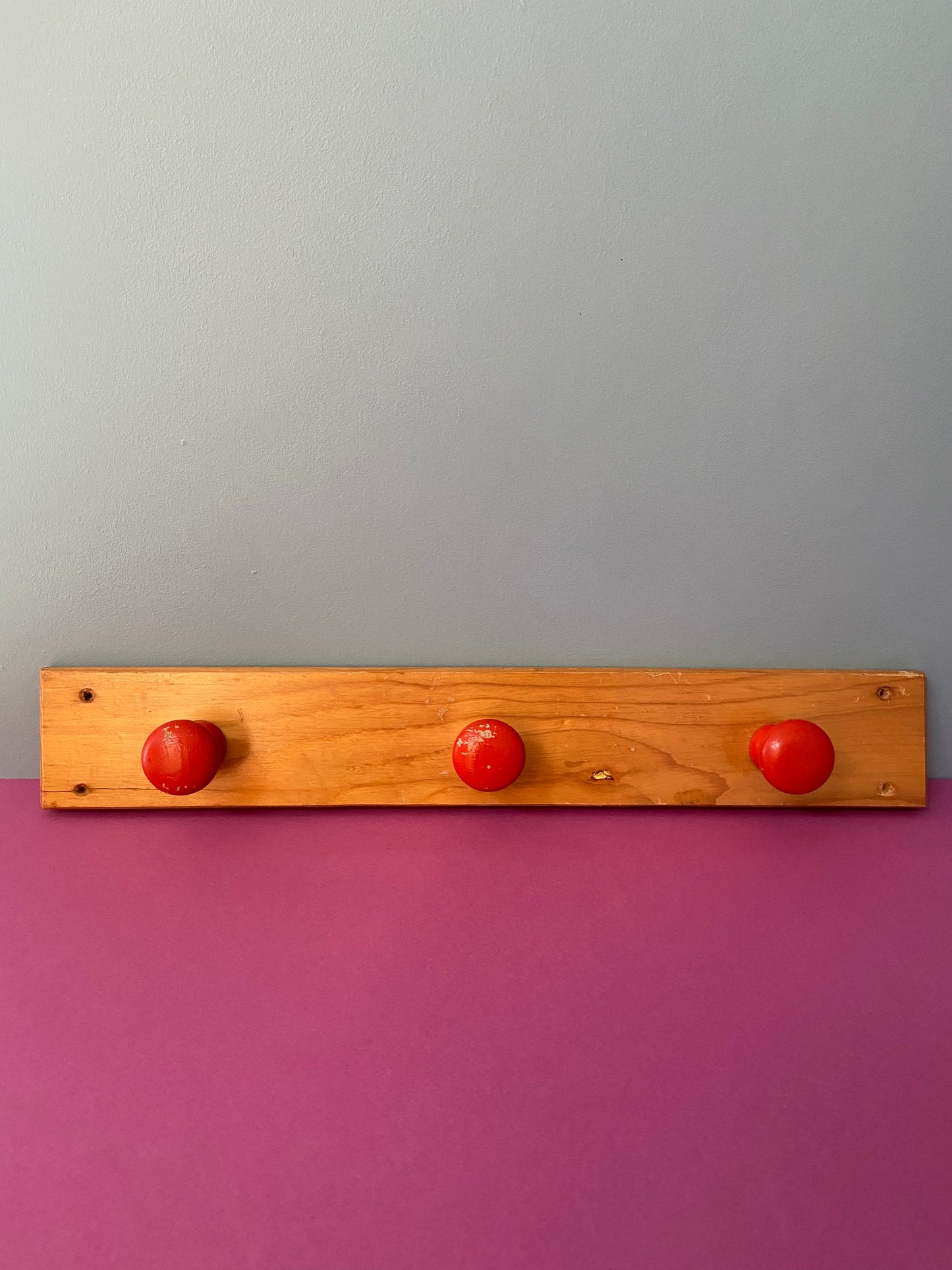 Patère bois 3 boutons ROUGE