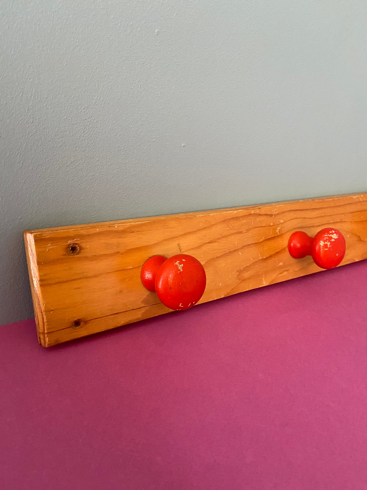 Patère bois 3 boutons ROUGE