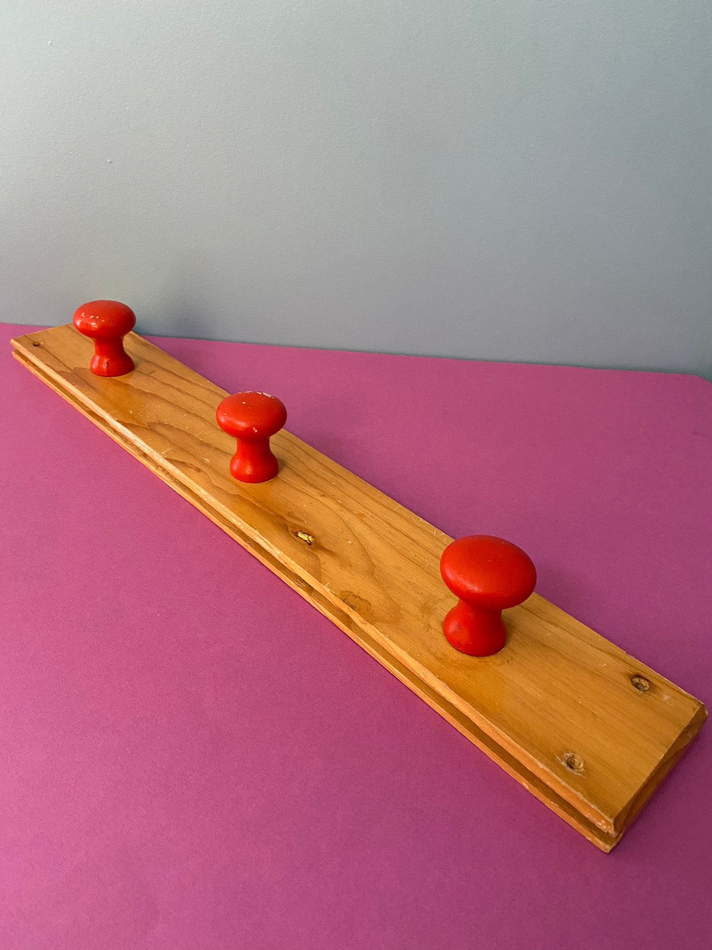 Patère bois 3 boutons ROUGE