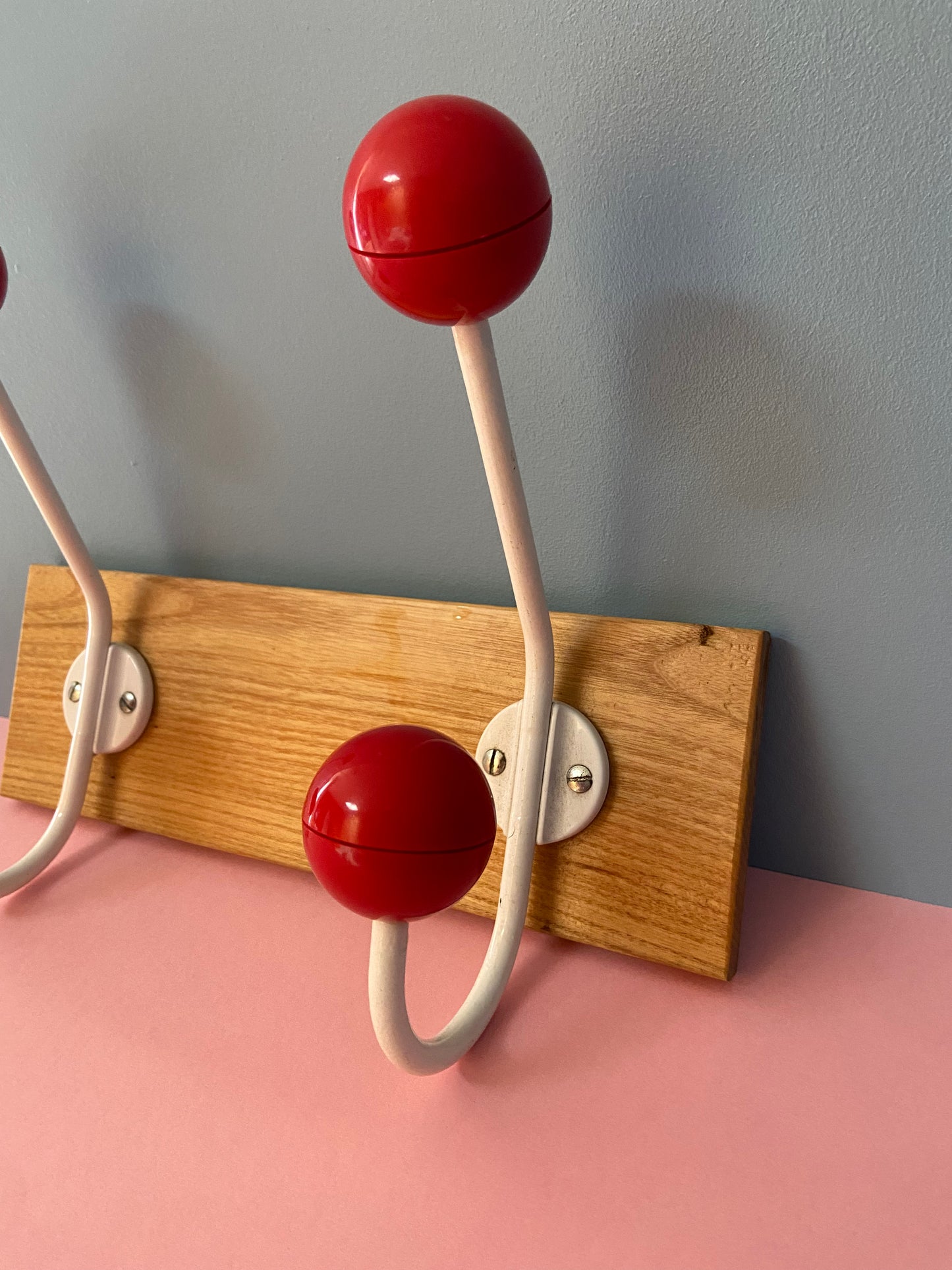 Patère vintage 4 boules ROUGE