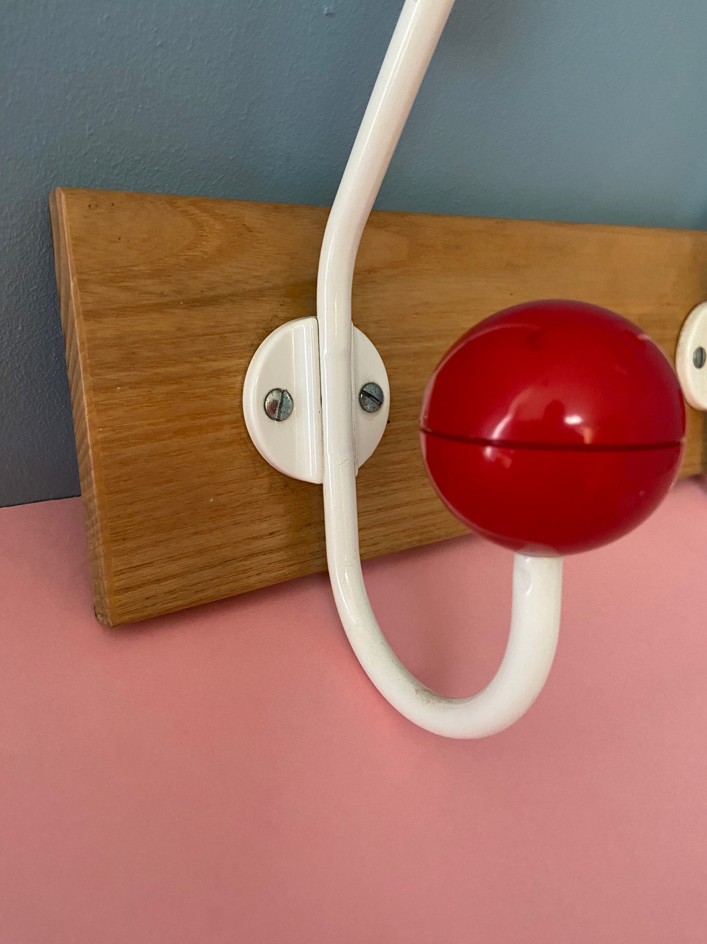 Patère vintage 4 boules ROUGE