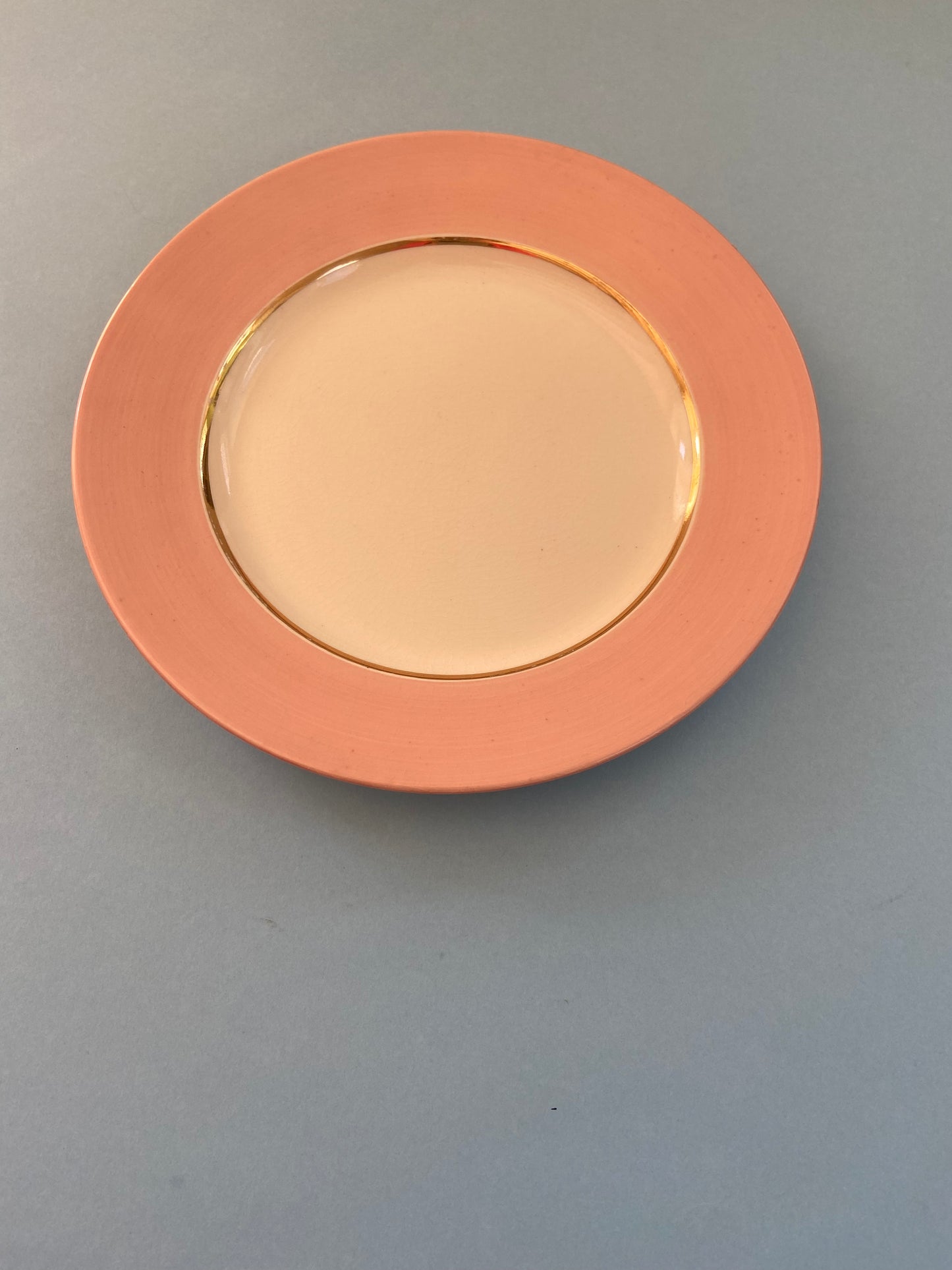 Assiette plate ROSE pâle et dorure