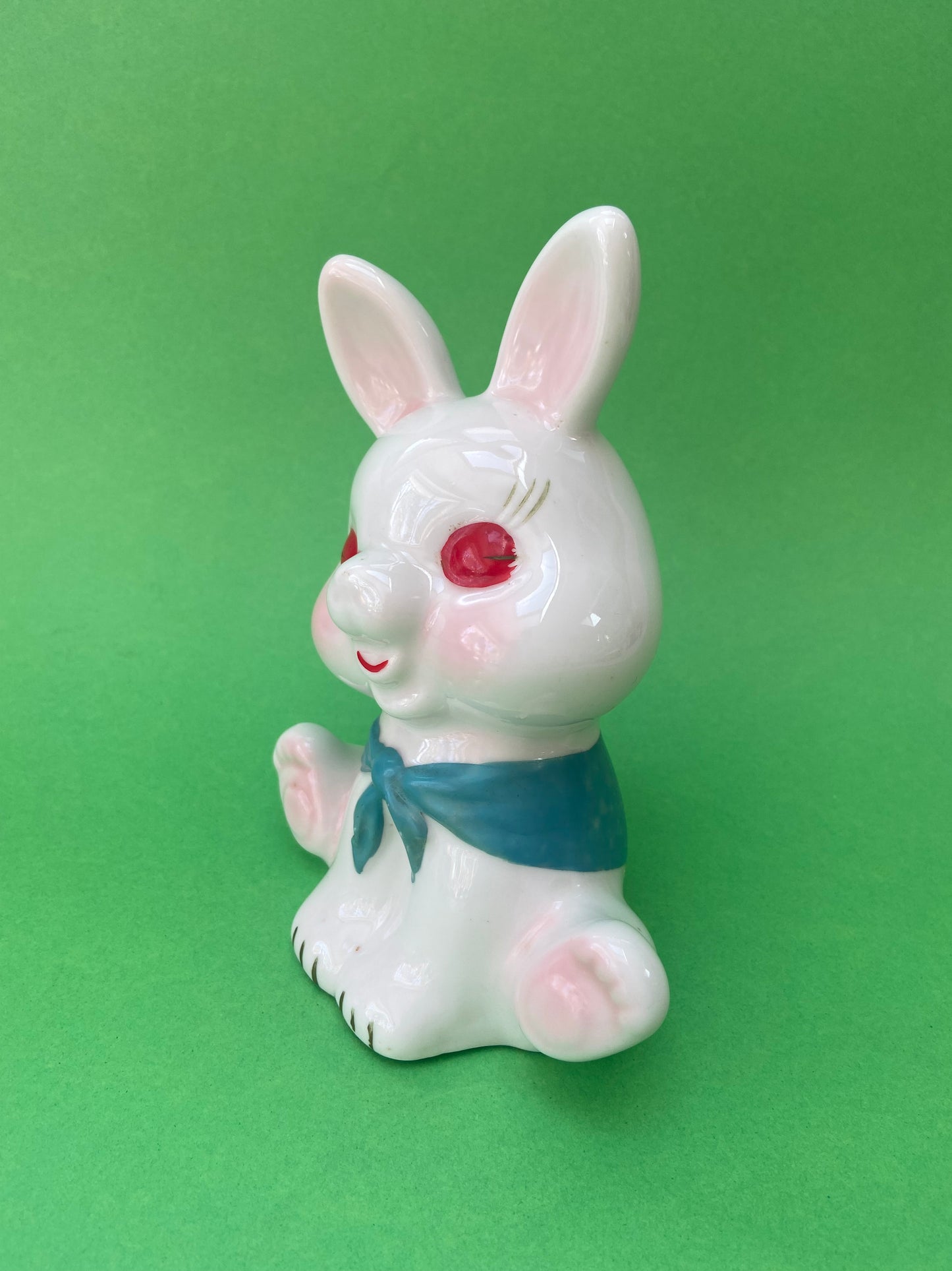 Tirelire céramique vintage LAPIN foulard bleu