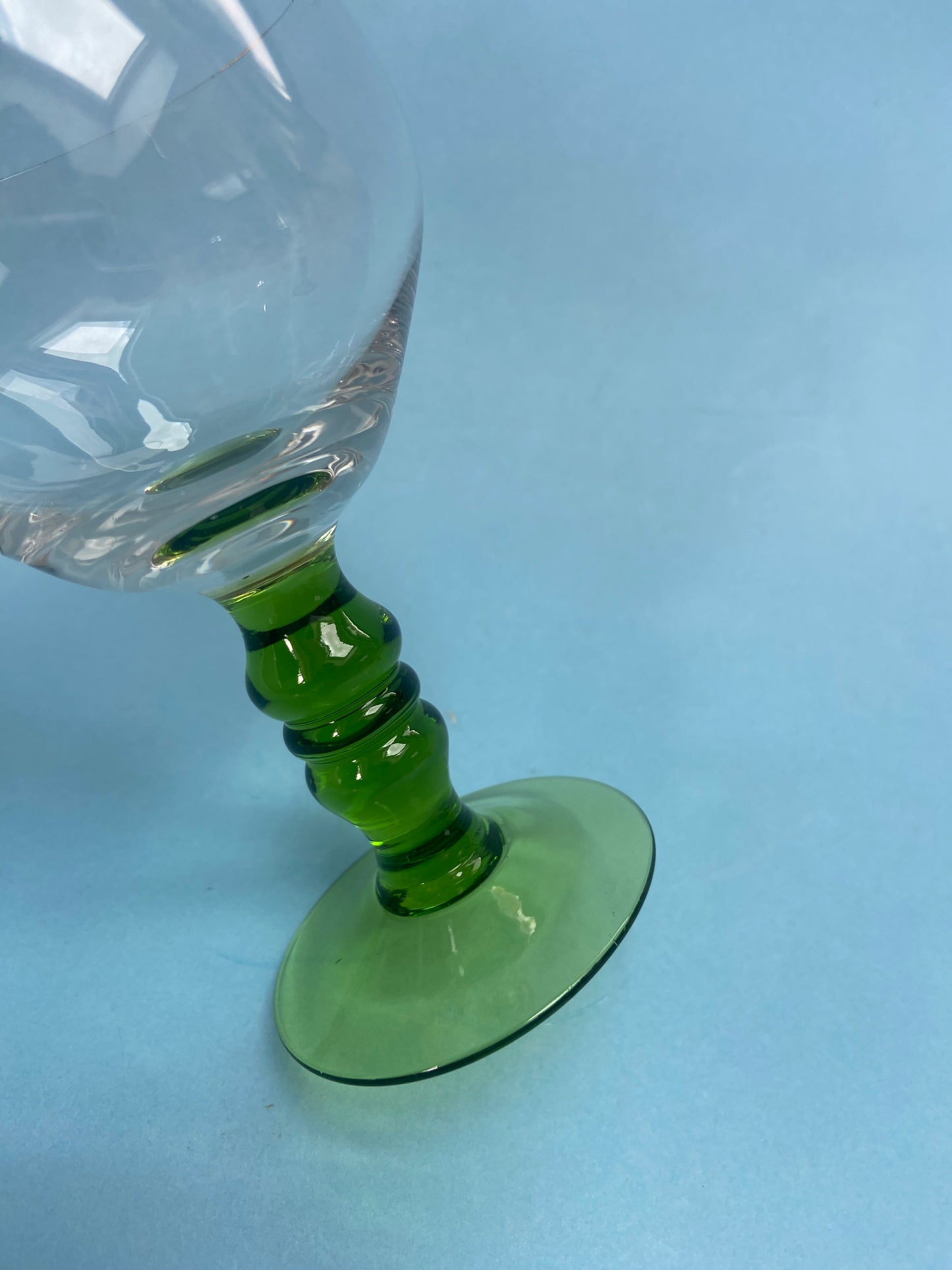 Verre à pied apéritif pied côtelé VERT