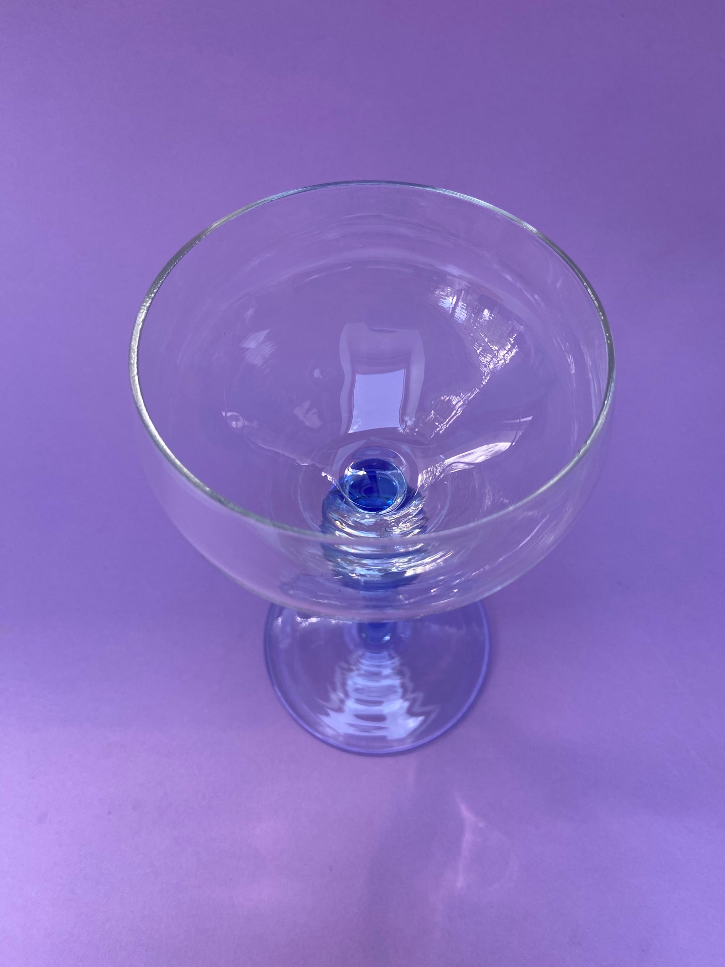 Verre à Martini pied boules bleu ciel