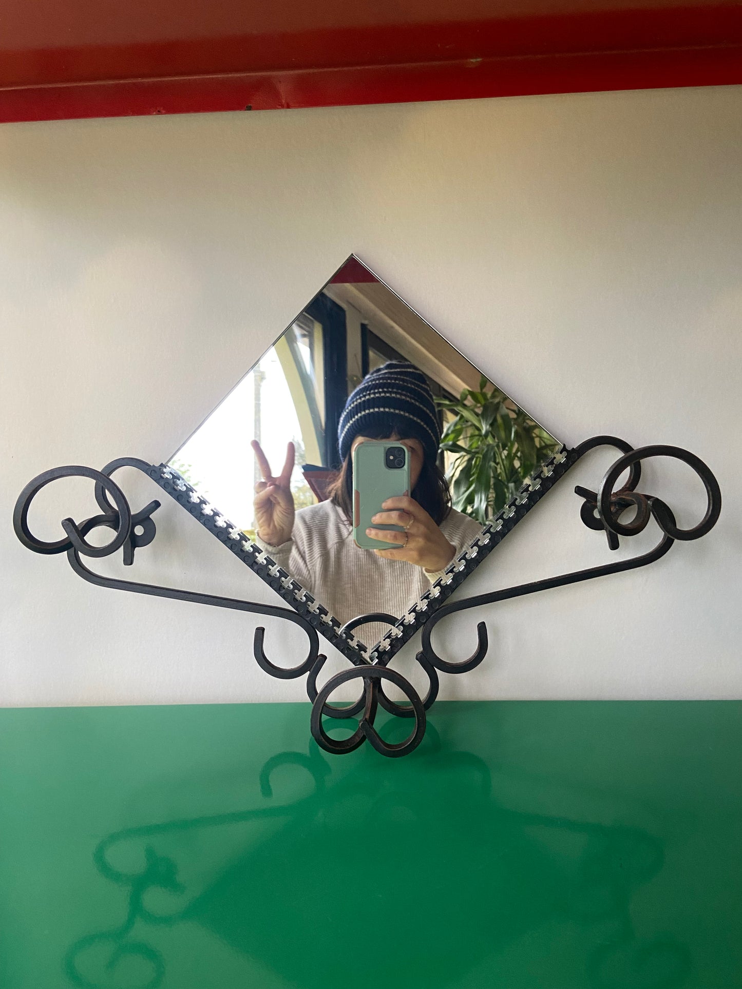 Diamond mirror wrought iron structure with 3 hooks