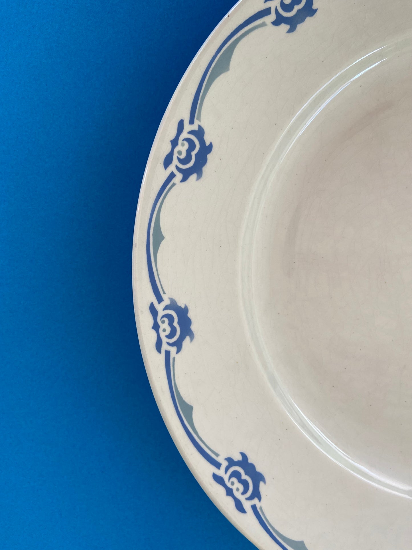 Grande assiette SAINT AMAND motif BLEU