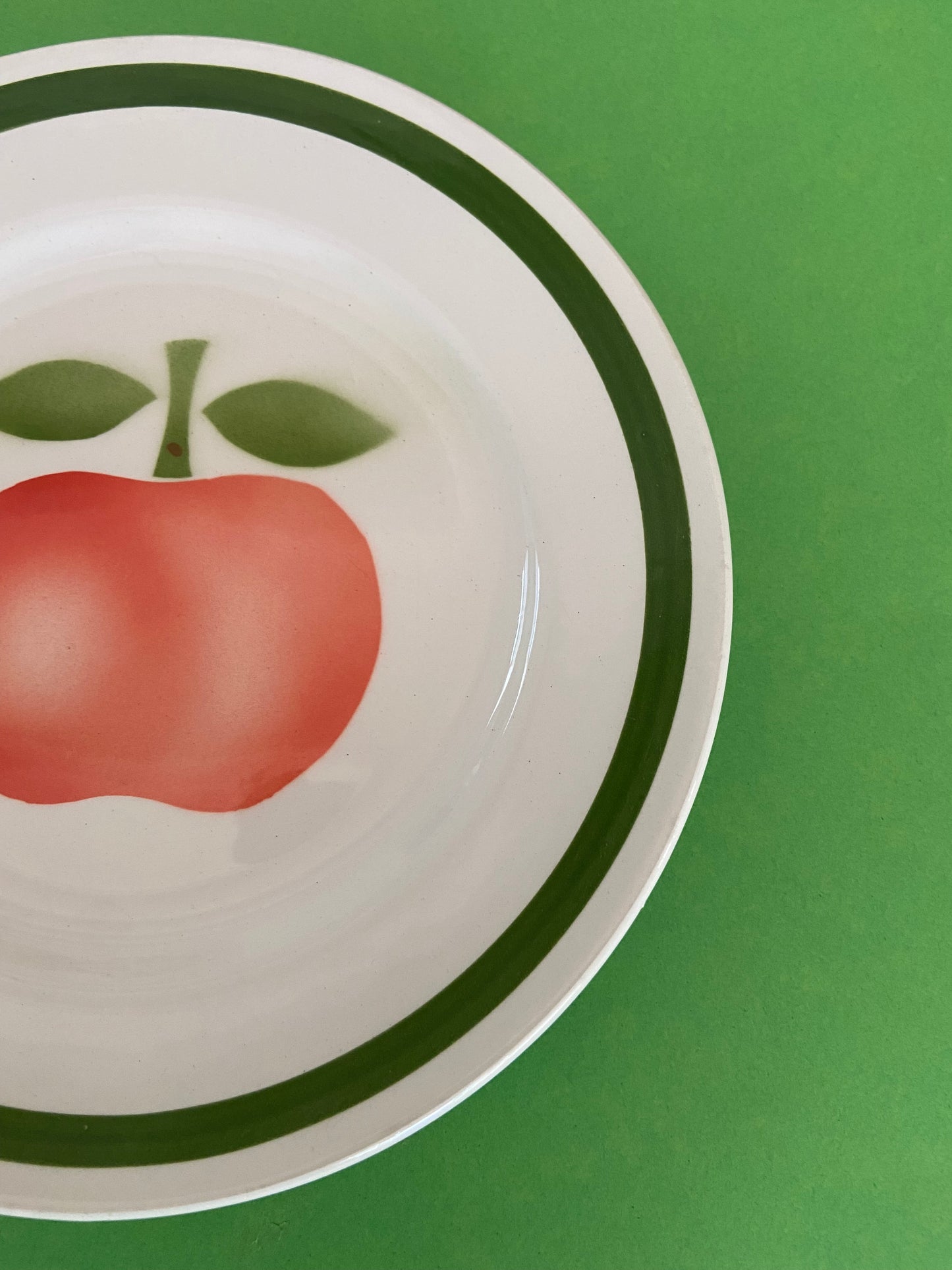 Moulin des Loups APPLE dessert plate