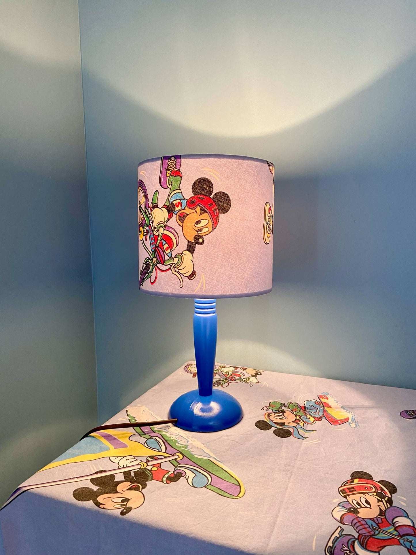 Lampe Créa CHACH pied bois bleu abat-jour MICKEY