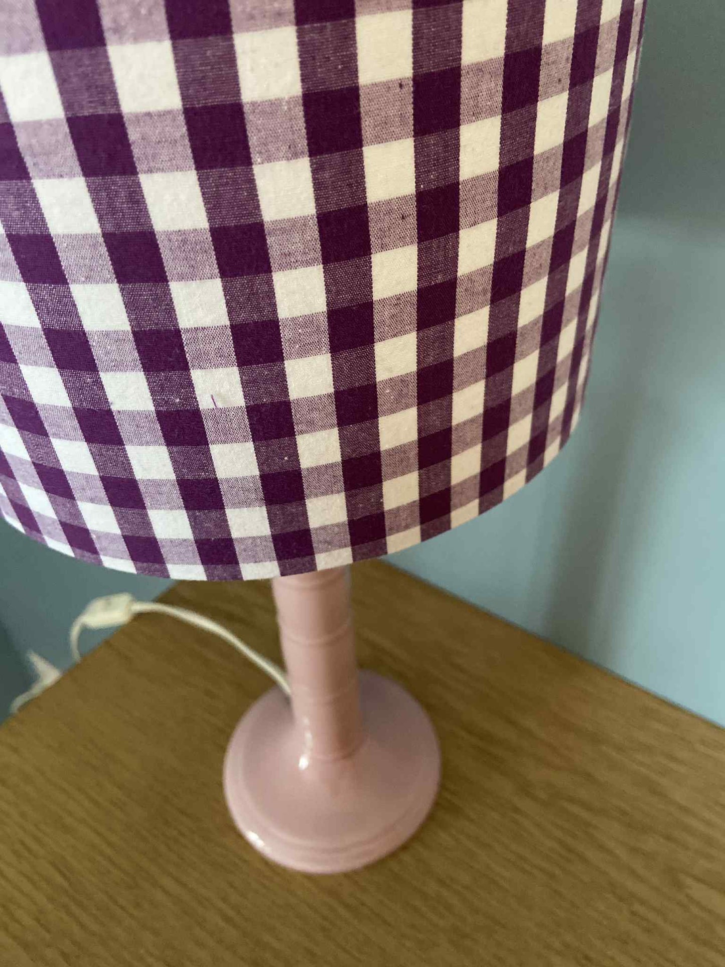 Lampe CHACH création pied céramique rose bonbon abat-jour VICHY violet