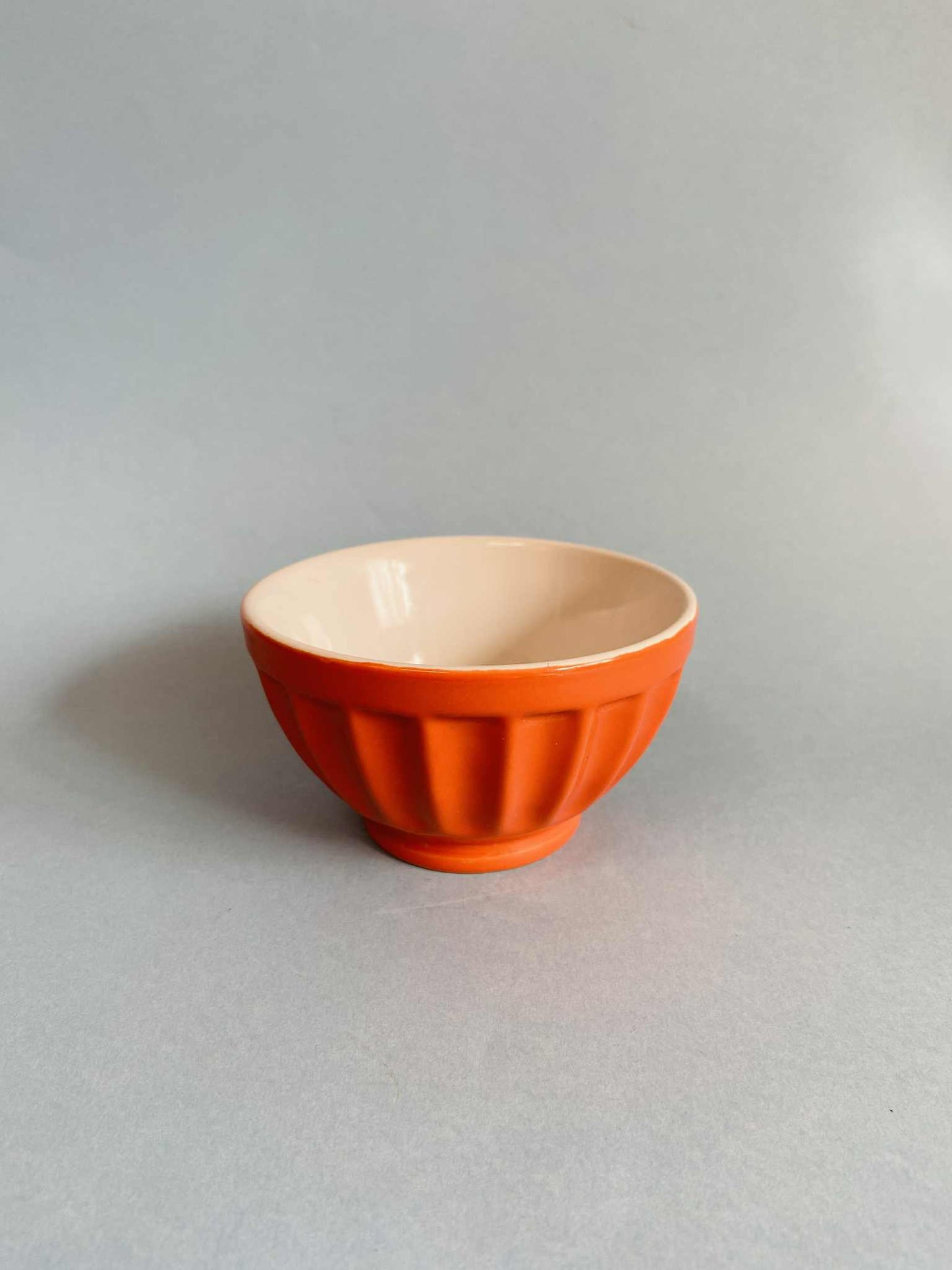 Petit bol côtelé ORANGE intérieur BLANC