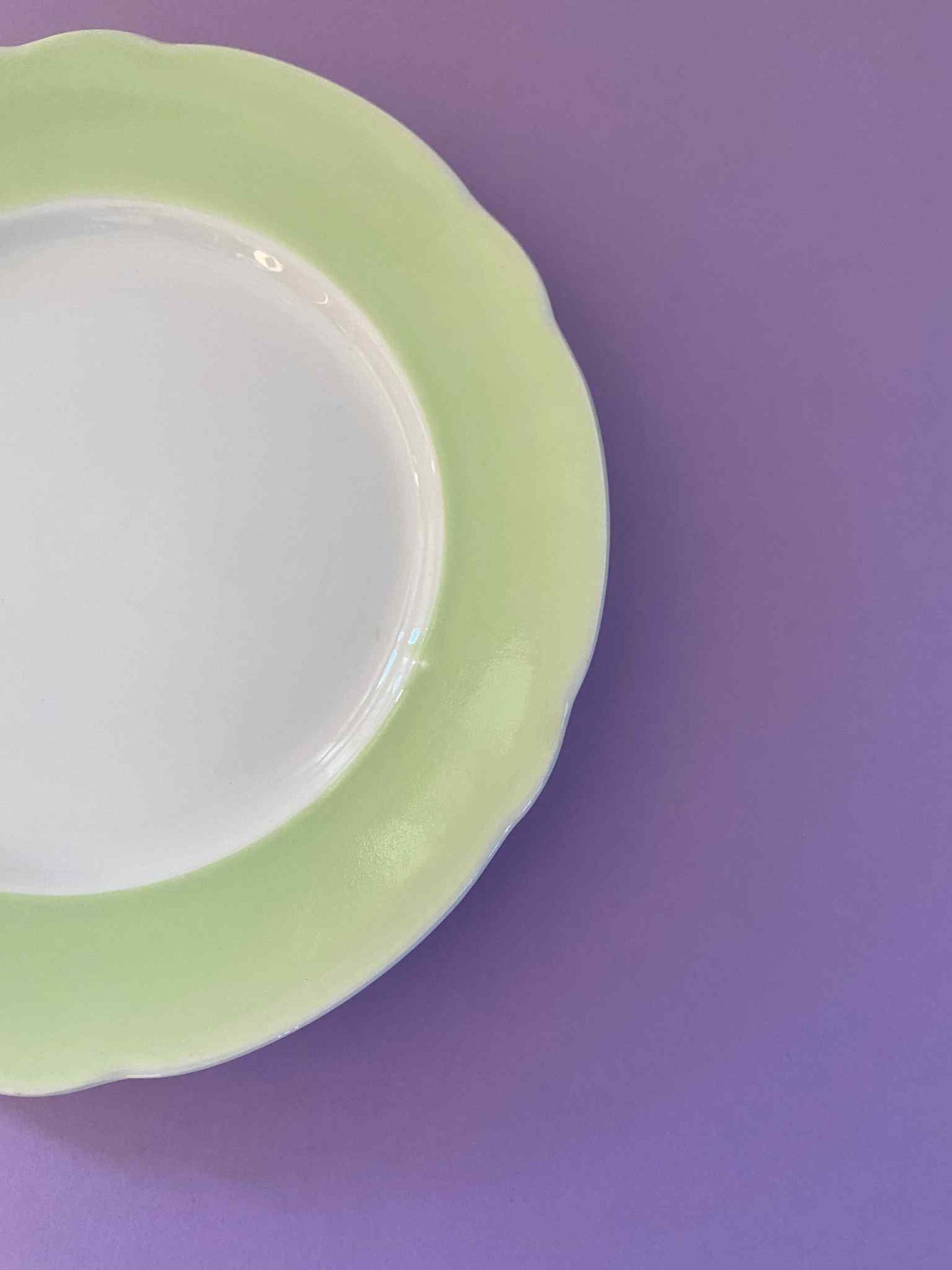 Assiette ondulée PASTEL VERT