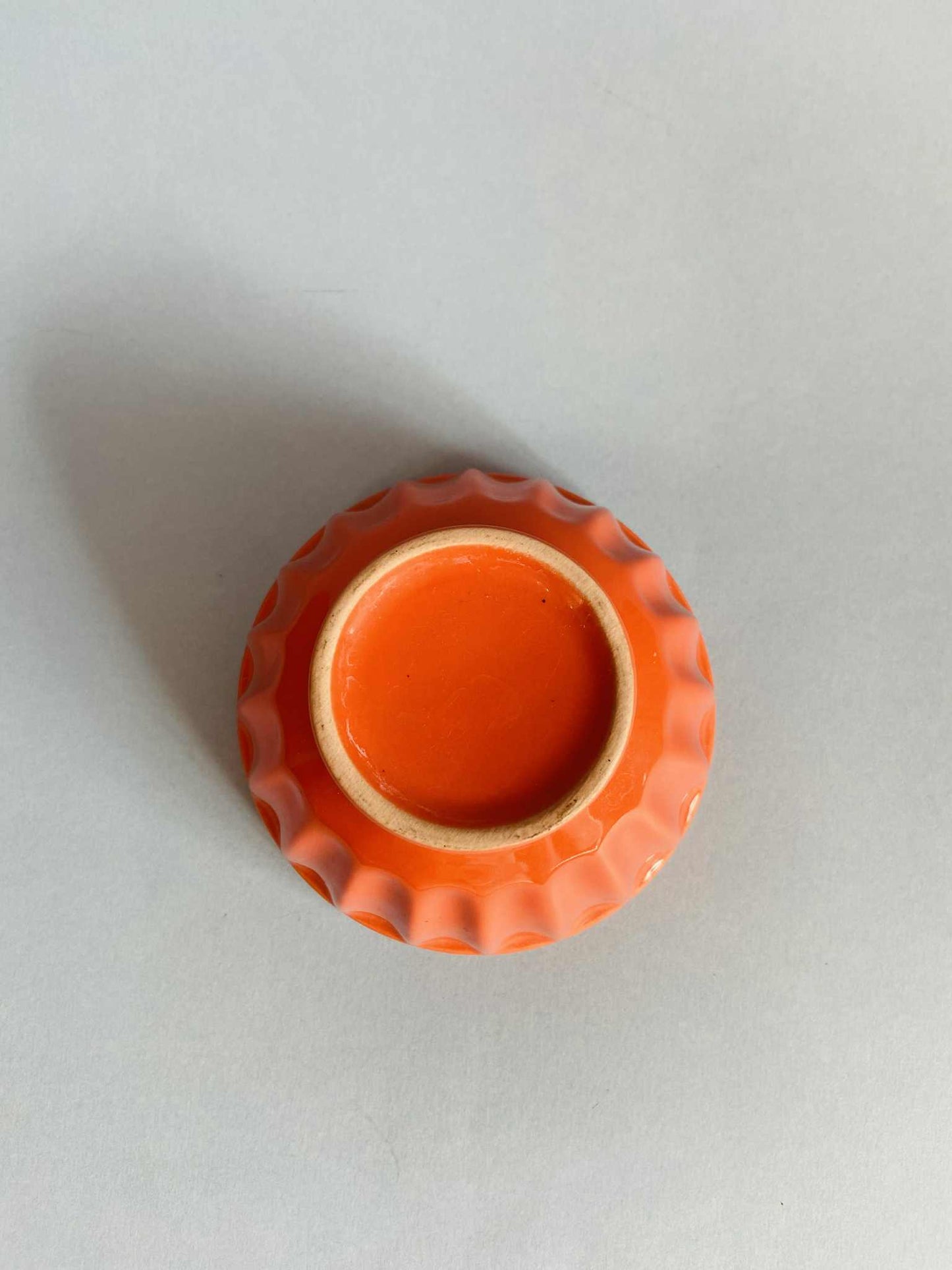 Petit bol côtelé ORANGE intérieur BLANC